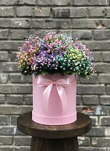 Цветочная композиция из Гипсофила и Розы в шляпной коробке в Осельки