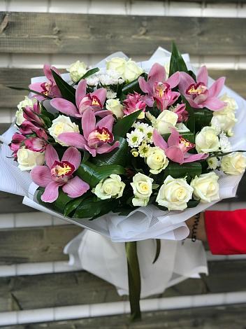 Букет цветов из: Розы и Хризантемы в Осельки