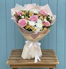 Букет цветов из:  Гвоздики, Орхидеи и Розы #REPLACE_PRED# Осельки