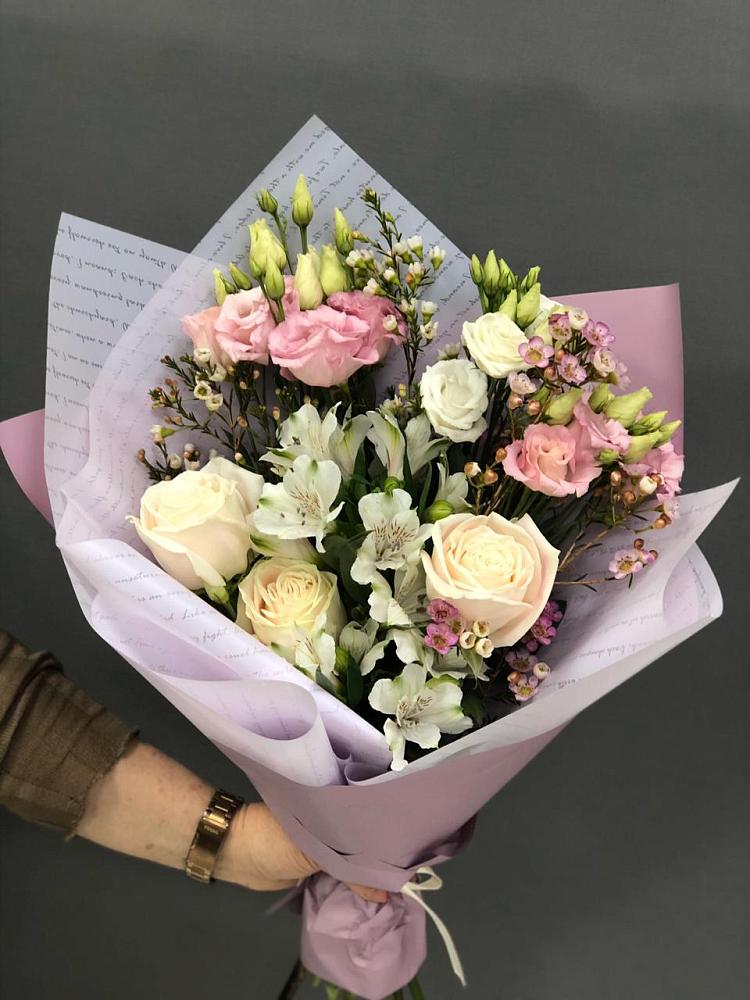 Букет цветов из: Альстромерии, Розы и Лизиантусы в Осельки