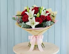 Букет цветов из:  Лилии и Розы в Осельки