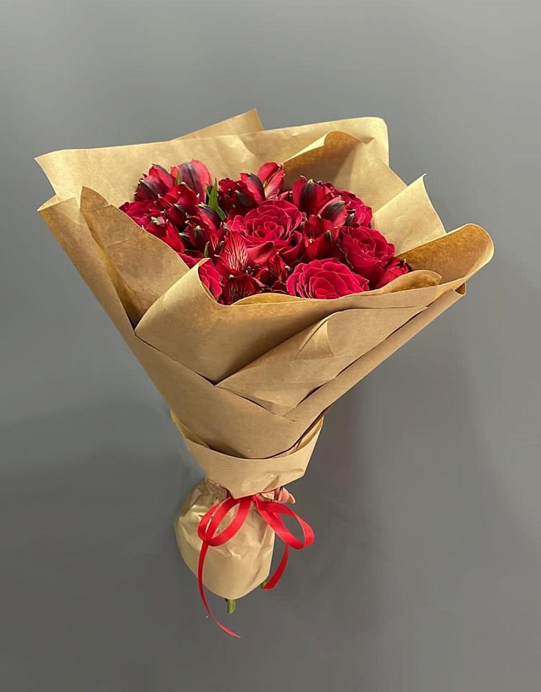 Букет цветов из: Альстромерии и Розы в Осельки