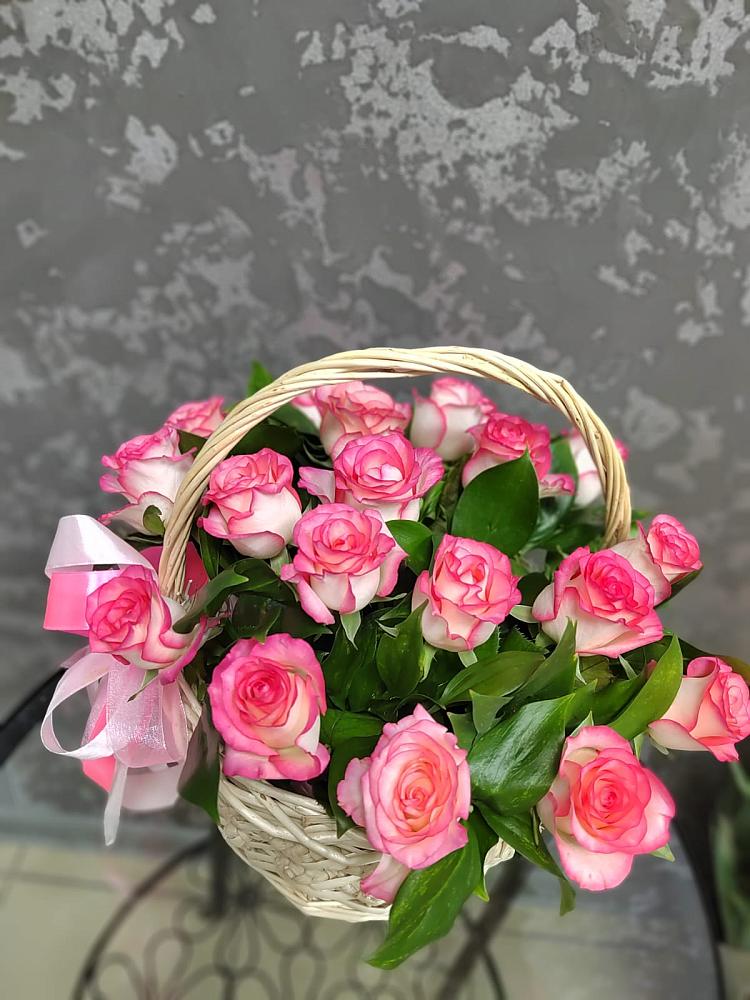 Цветочная композиция из Розы в корзине в Осельки