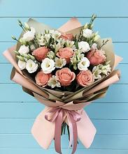 Букет цветов из:  Розы, Альстромерии и Лизиантусы в Осельки