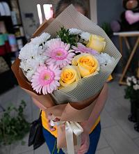 Букет цветов из:  Герберы, Розы и Хризантемы в Осельки