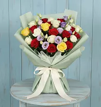 Букет цветов из:  Розы в Осельки