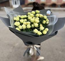 Букет Белые кустовые розы Солинеро в Осельки
