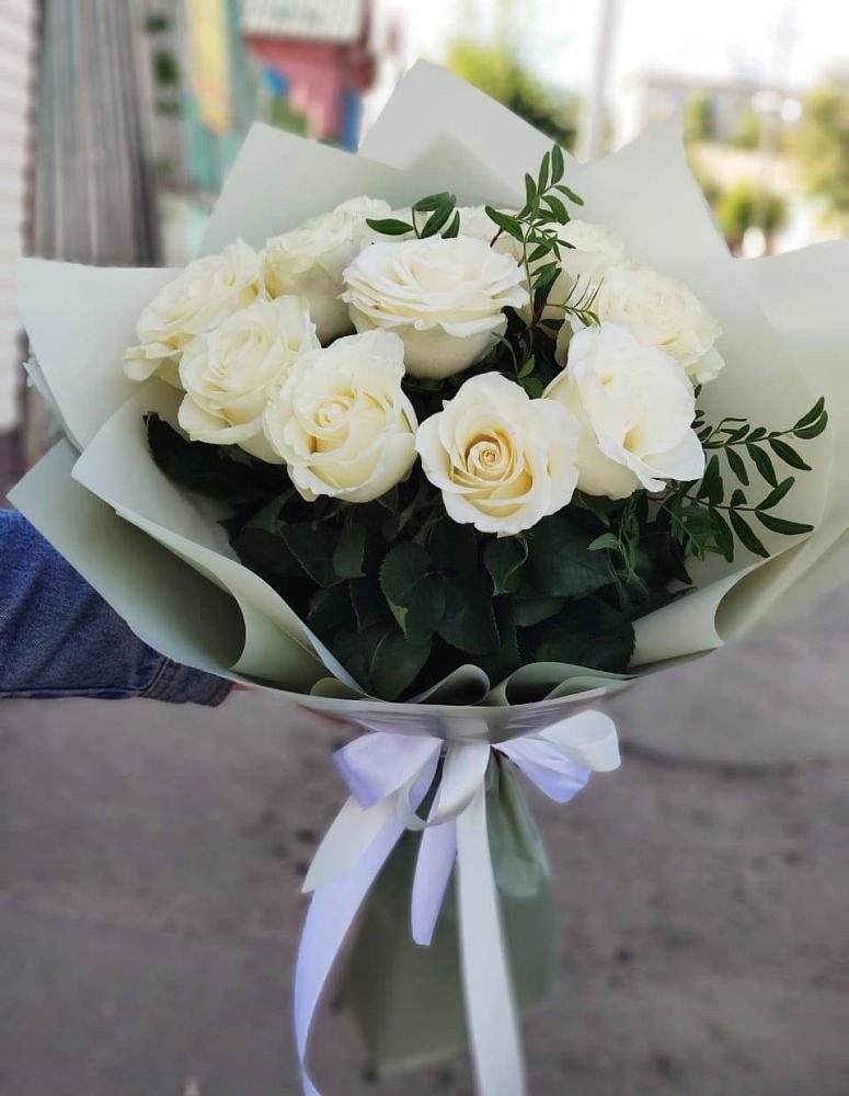 Букет Белые розы Проуд в Осельки
