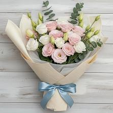 Букет цветов из:  Лизиантусы в Осельки