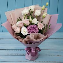 Букет цветов из:  Розы и Лизиантусы в Осельки