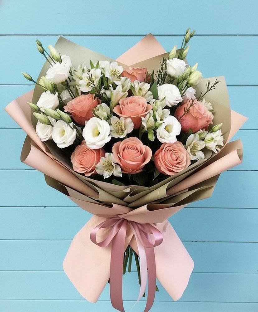 Букет цветов из: Розы, Альстромерии и Лизиантусы в Осельки