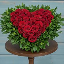 Цветочная композиция из Розы в виде сердца в Осельки