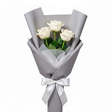 Букет 3 белые розы в Осельки