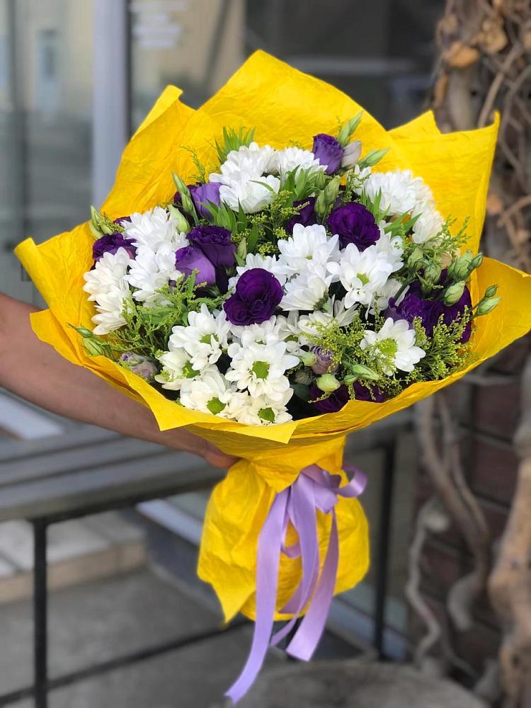 Букет цветов из: Ирисы, Хризантемы и Ромашки в Осельки