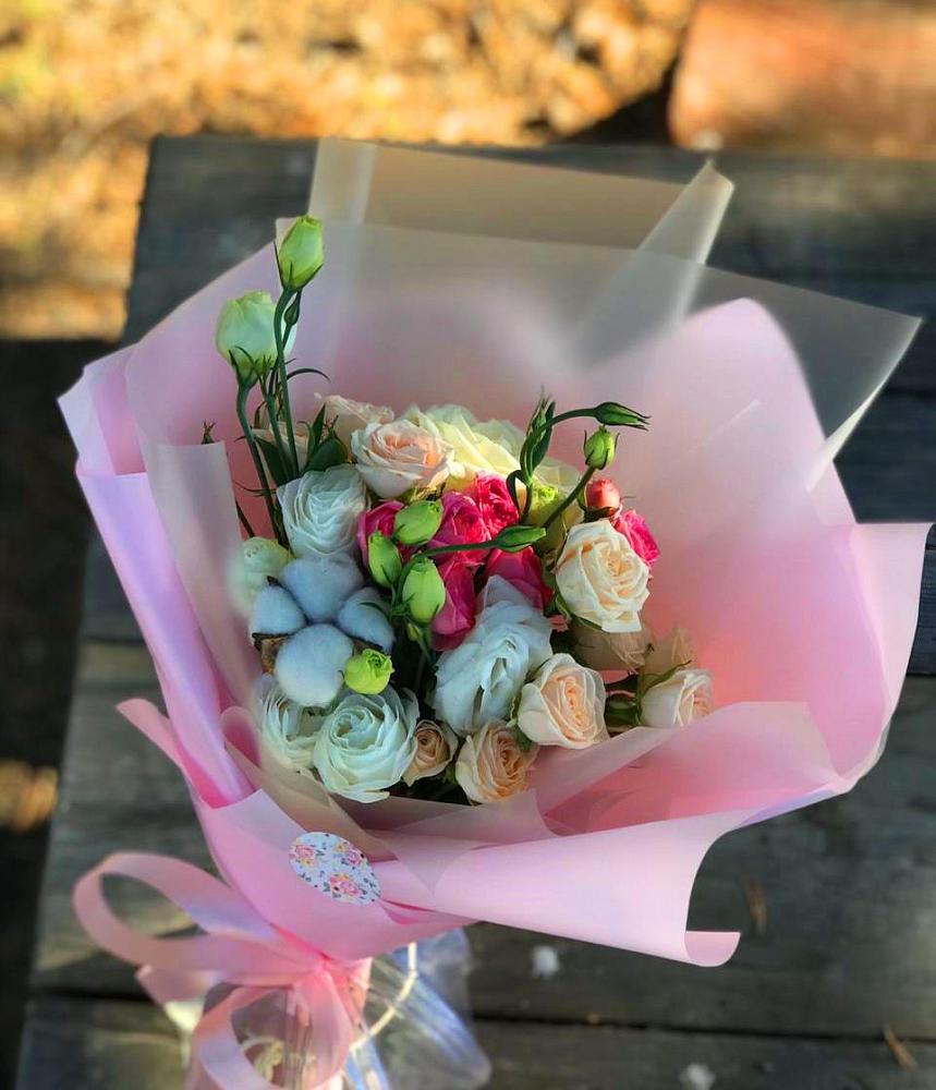 Букет цветов из: Розы и Лизиантусы в Осельки