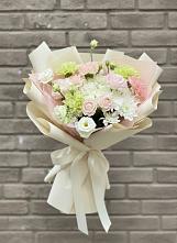 Букет цветов из:  Гвоздики, Розы, Лизиантусы и Хризантемы #REPLACE_PRED# Осельки
