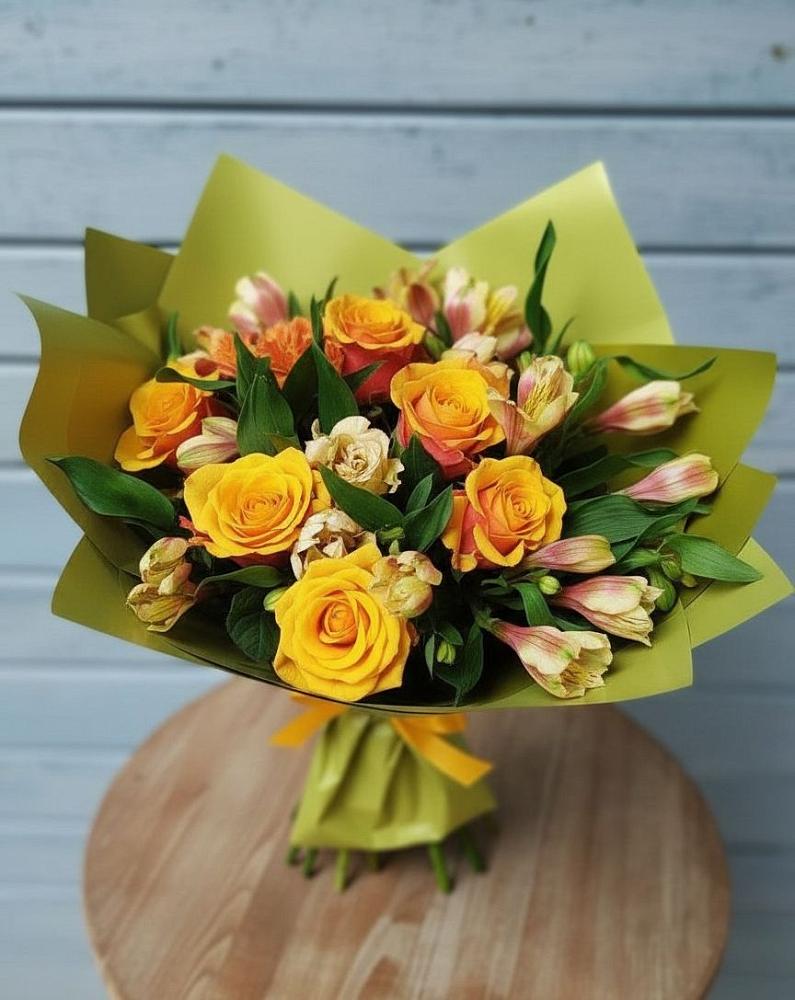 Букет цветов из: Альстромерии и Розы в Осельки