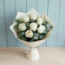 Букет Белые розы в Эвкалипте в Осельки
