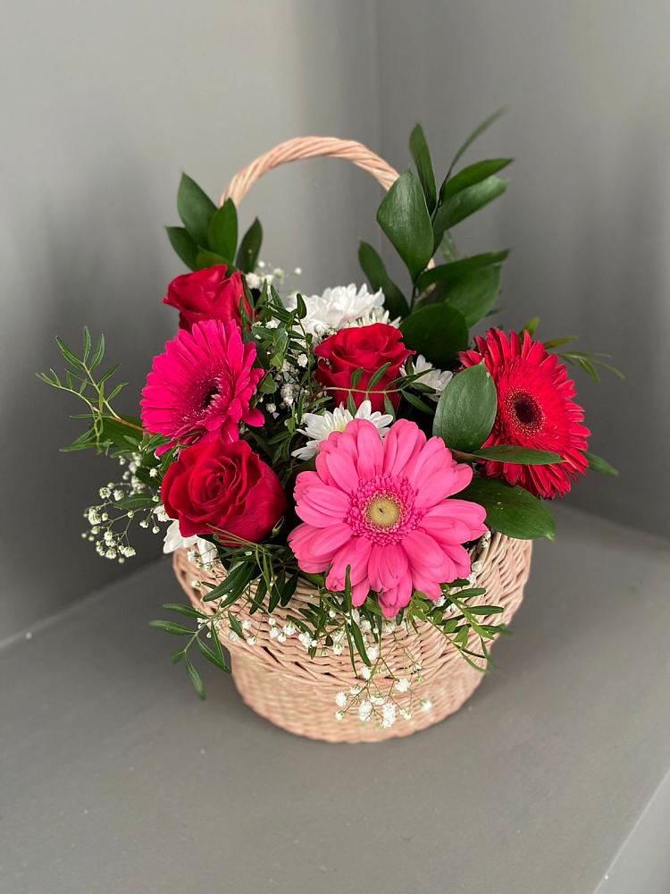 Цветочная композиция из Розы, Хризантемы и Герберы в корзине в Осельки