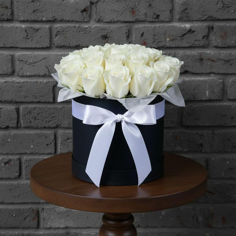 Цветочная композиция из Розы в шляпной коробке в Осельки