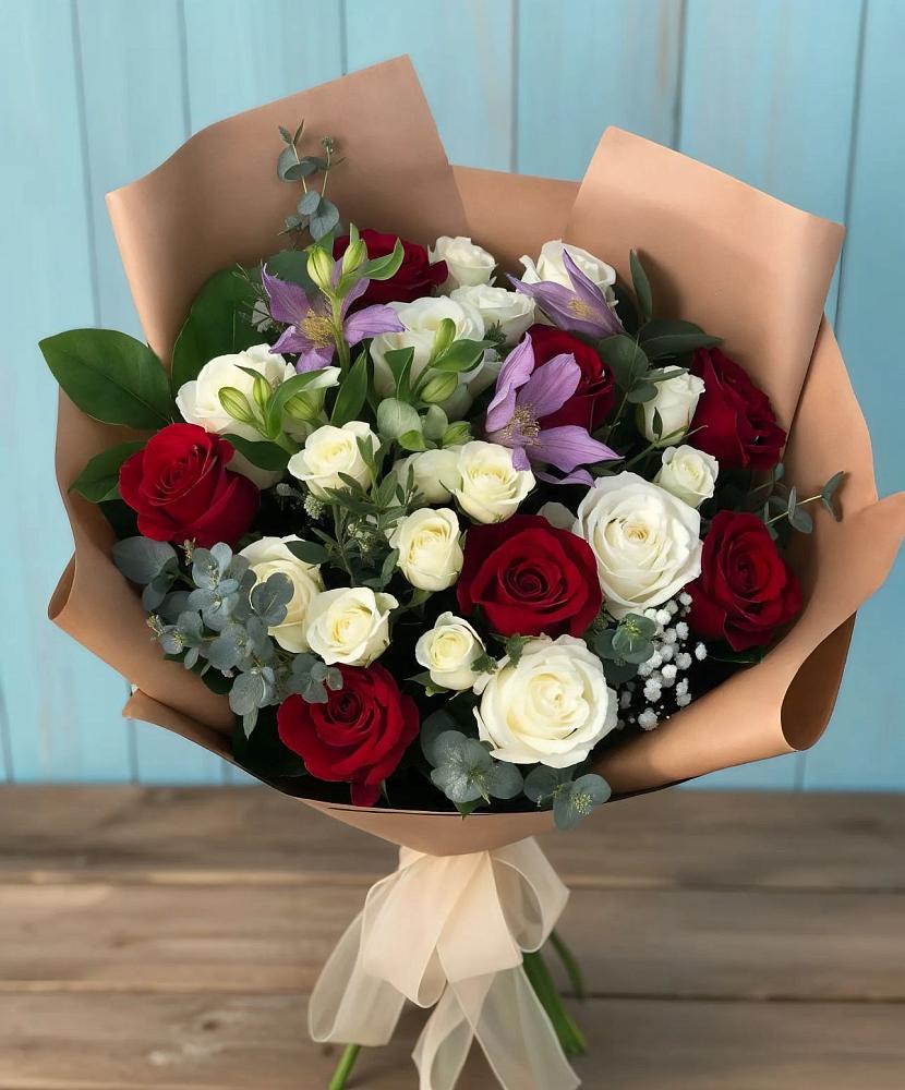 Букет цветов из: Розы и Альстромерии в Осельки