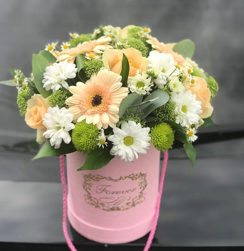 Цветочная композиция из Розы, Герберы и Хризантемы в шляпной коробке в Осельки