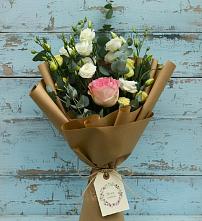 Букет цветов из:  Розы и Лизиантусы в Осельки