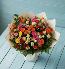 Букет Микс из разноцветных кустовых роз в Осельки